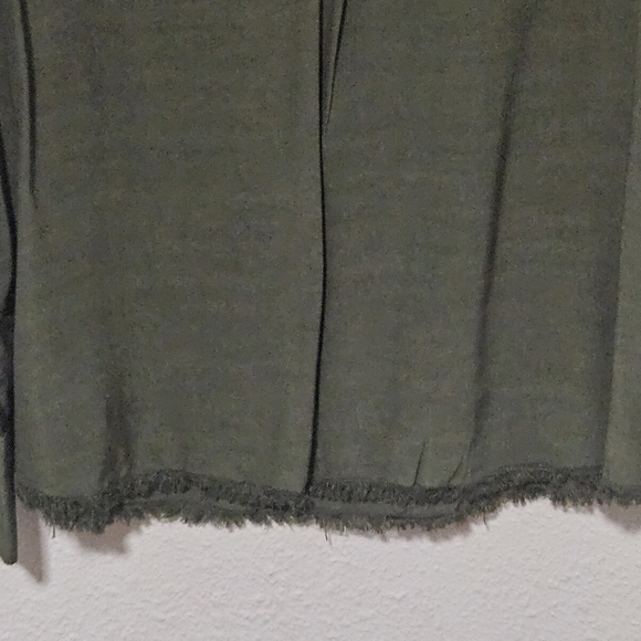 NWT Tina Jo button down raw hem top size medium - Picture 3 of 12
